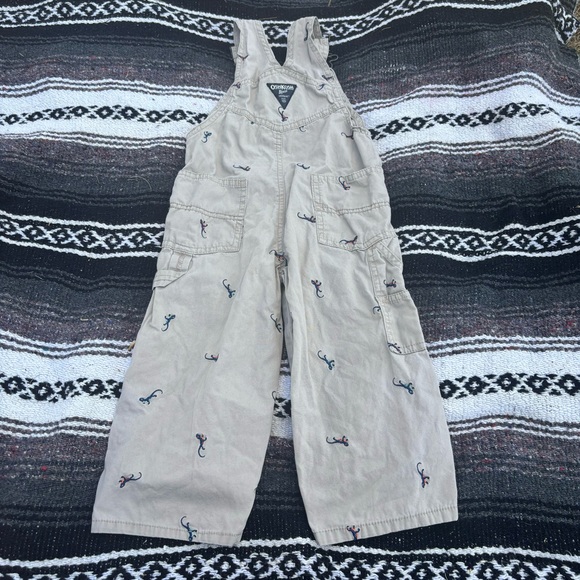 OSH KOSH BGOSH KHAKI EMBROIDERED LIZARD OVERALLS SIZE 2T ADORABLE - Picture 2 of 8
